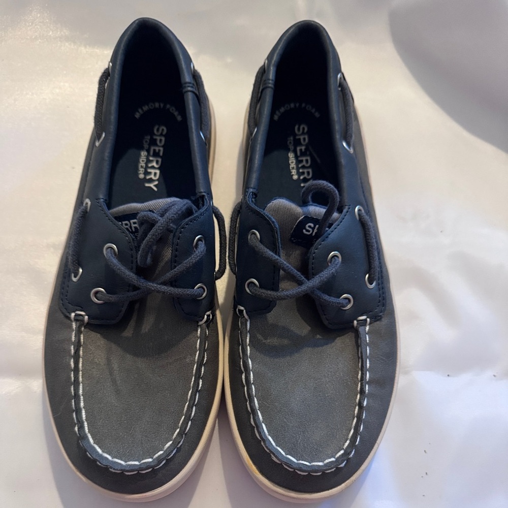 Sperry Kids Shoes in Navy and White